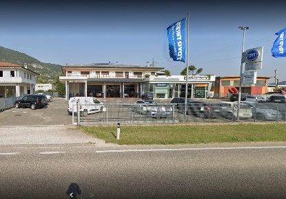 Foto Locale commerciale in Via Monte Cengio 71b, Cornedo Vicentino di 90 m²