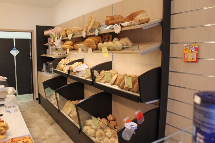 Foto Locale commerciale in Piazza Siena 11, Luni Casano Dogana Isola