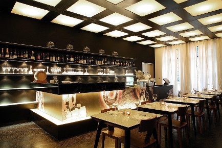 Foto Attività commerciale in Via San Giorgio, Lucca di 166 m² con 6 locali