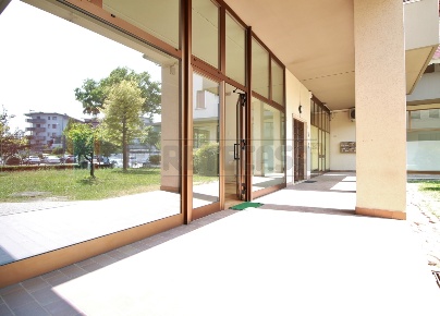 Foto Locale commerciale in Via A. de gasperi, Altavilla Vicentina Centro