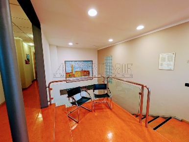 Foto Ufficio in Via Nona Strada 2, Noventa Padovana di 350 m² con 14 locali