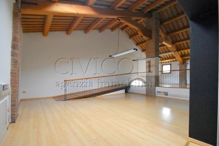 Foto Ufficio in Via Giuseppe Mazzini 10, San Pietro in Gu Centro di 220 m²