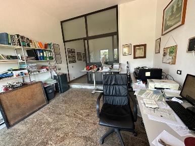 Foto Locale commerciale a Luni Casano Dogana Isola di 45 m² con 2 locali