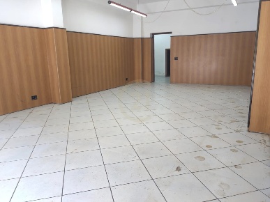 Foto Locale commerciale a Santa Venerina Centro di 50 m² con 2 locali