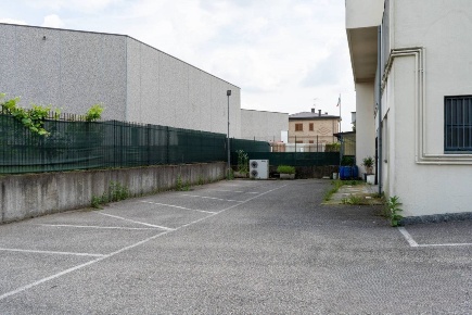 Foto Attività commerciale in Via Cantù 27/A, Cucciago di 275 m² in vendita