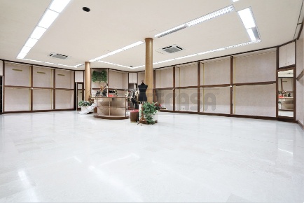 Foto Locale commerciale in via dal ponte, Torri di Quartesolo di 813 m²