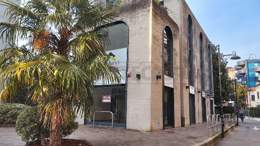 Foto Locale commerciale a Venezia Mirano Paese di 200 m² con 1 locali