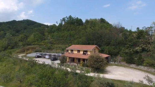 Foto Attività commerciale in SP72 37, Farindola di 400 m² in vendita