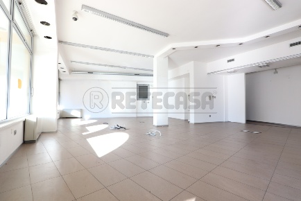 Foto Locale commerciale in Via G marconi 5, Altavilla Vicentina di 250 m²