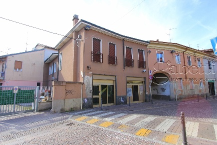 Foto Attività commerciale in Via Roma, Pregnana Milanese di 331 m²