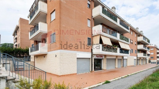 Foto Locale commerciale in Via Raffaello Liberti, Roma Ponte di Nona