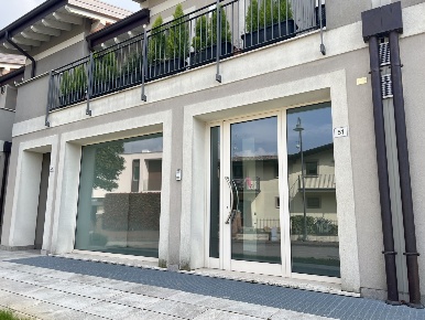 Foto Locale commerciale in Viale Madruzza 51, Paratico di 59 m² in vendita
