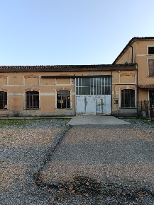 Foto Magazzino in Via Malvicino, Castel San Giovanni di 347 m² con 3 locali