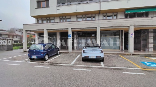 Foto Locale commerciale in Via Carlo Mazzoli Taic 6, Maniago Centro