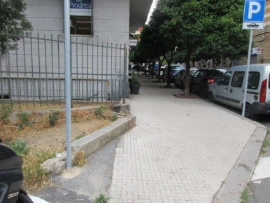 Foto Locale commerciale a Genova Pegli di 135 m² con 2 locali in vendita