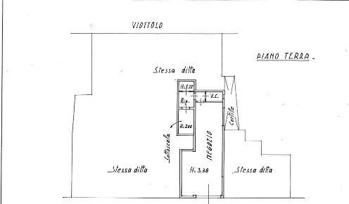 Foto Locale commerciale a Reggio nell'Emilia Centro Storico di 46 m²