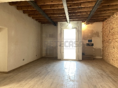 Foto Locale commerciale in VIA MADONNA DEL POZZO, Offanengo di 150 m²