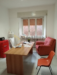 Foto Ufficio a Falconara Marittima Centro di 110 m² con 7 locali in affitto