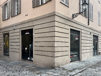 Foto Locale commerciale a Reggio nell'Emilia Centro Storico di 150 m²