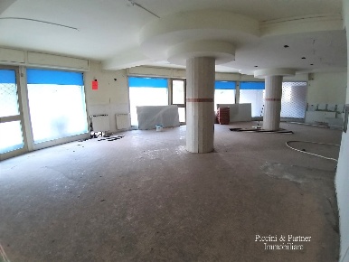 Foto Locale commerciale in Via Sicilia, Perugia Madonna Alta - Prepo