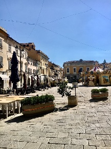 Foto Locale commerciale a Sarzana Centro di 41 m² con 1 locali in vendita