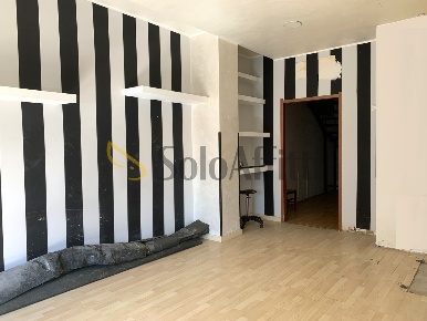 Foto Locale commerciale a Catanzaro San Leonardo di 70 m² con 2 locali