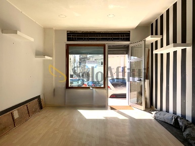 Foto Locale commerciale a Catanzaro San Leonardo di 70 m² con 2 locali