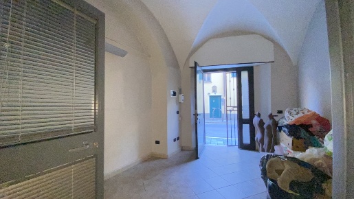 Foto Locale commerciale a Savona Lavagnola, Santuario, Montemoro di 46 m²