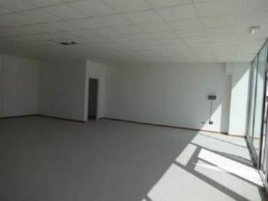 Foto Locale commerciale in Via Sarzanese, Lucca di 70 m² con 1 locali