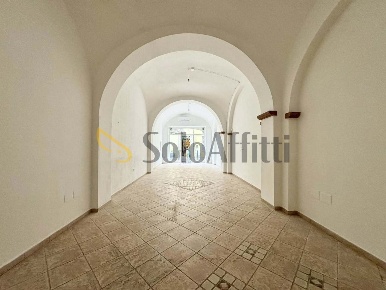 Foto Attività commerciale a Oristano di 80 m² con 1 locali in affitto