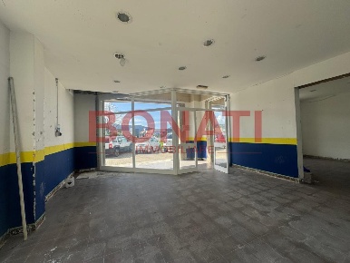 Foto Locale commerciale a Sarzana Trinità, Battifollo di 135 m² in vendita