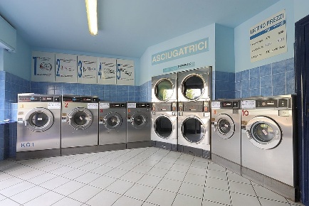 Foto Attività commerciale in Viale G. Puccini 887, Lucca Sant'Anna di 45 m²