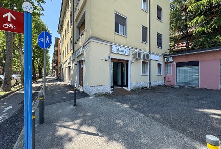 Foto Locale commerciale in Via A. Tosoni 55, Brescia in vendita