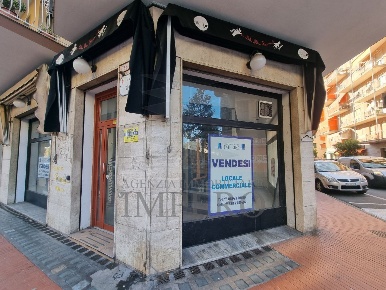 Foto Locale commerciale in Via Dante Alighieri, Ventimiglia Centro Città