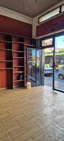 Foto Locale commerciale in Via Francesco De Sanctis 100, Torino di 65 m²