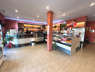 Foto Locale commerciale a Bologna Bolognina di 133 m² con 3 locali