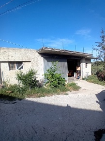 Foto Magazzino in Contrada Montupoli Avenna, Miglianico di 150 m²
