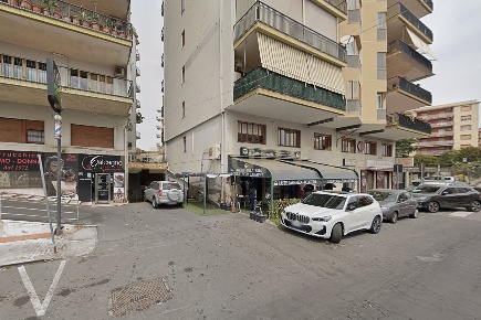 Foto Locale commerciale in Via Carnazza 37, Tremestieri Etneo di 1000 m²