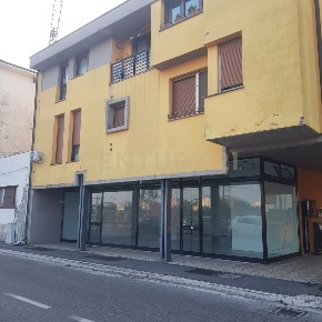 Foto Locale commerciale in Via della Libertà 41, Cerea Centro di 106 m²