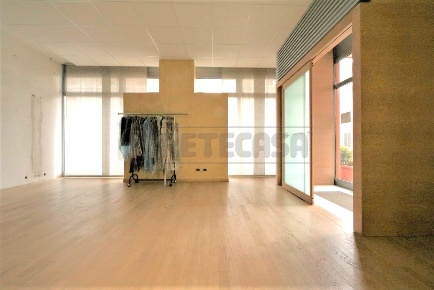 Foto Locale commerciale in Via Pizzardi 55, Vicenza di 63 m² in vendita