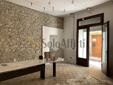 Foto Locale commerciale a Catanzaro Centro Storico di 50 m² con 2 locali