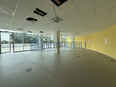 Foto Locale commerciale in via Flero 22, Brescia Brescia Due di 230 m²