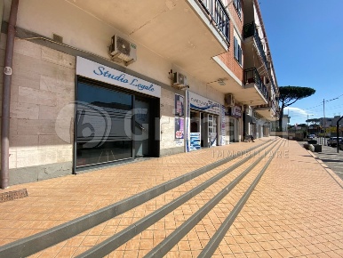 Foto Locale commerciale a Giugliano in Campania di 45 m² con 1 locali