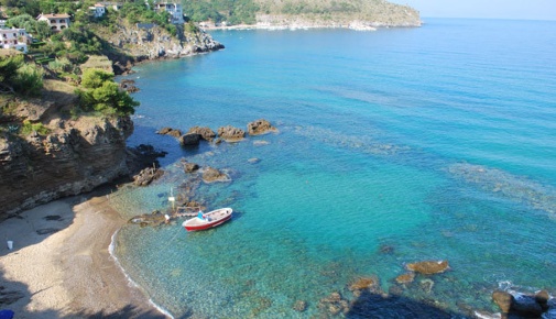 Foto Attività commerciale a Salerno di 4500 m² con 65 locali in vendita