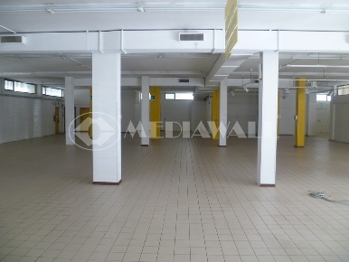 Foto Locale commerciale a Pordenone San Valentino, Ospedale di 620 m²