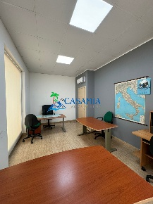 Foto Ufficio a San Benedetto del Tronto Centro di 65 m² con 4 locali