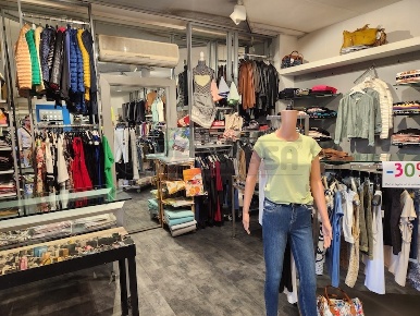 Foto Attività commerciale in Via Grazie 11, Santa Maria a Monte Centro