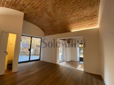 Foto Locale commerciale in via delle terme, Siena di 50 m² con 2 locali