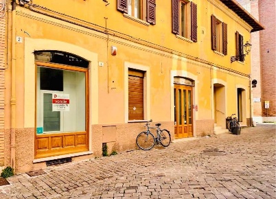 Foto Locale commerciale in Via Cavour 8, Senigallia Centro Storico