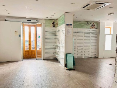 Foto Locale commerciale in Via Cavour 8, Senigallia Centro Storico